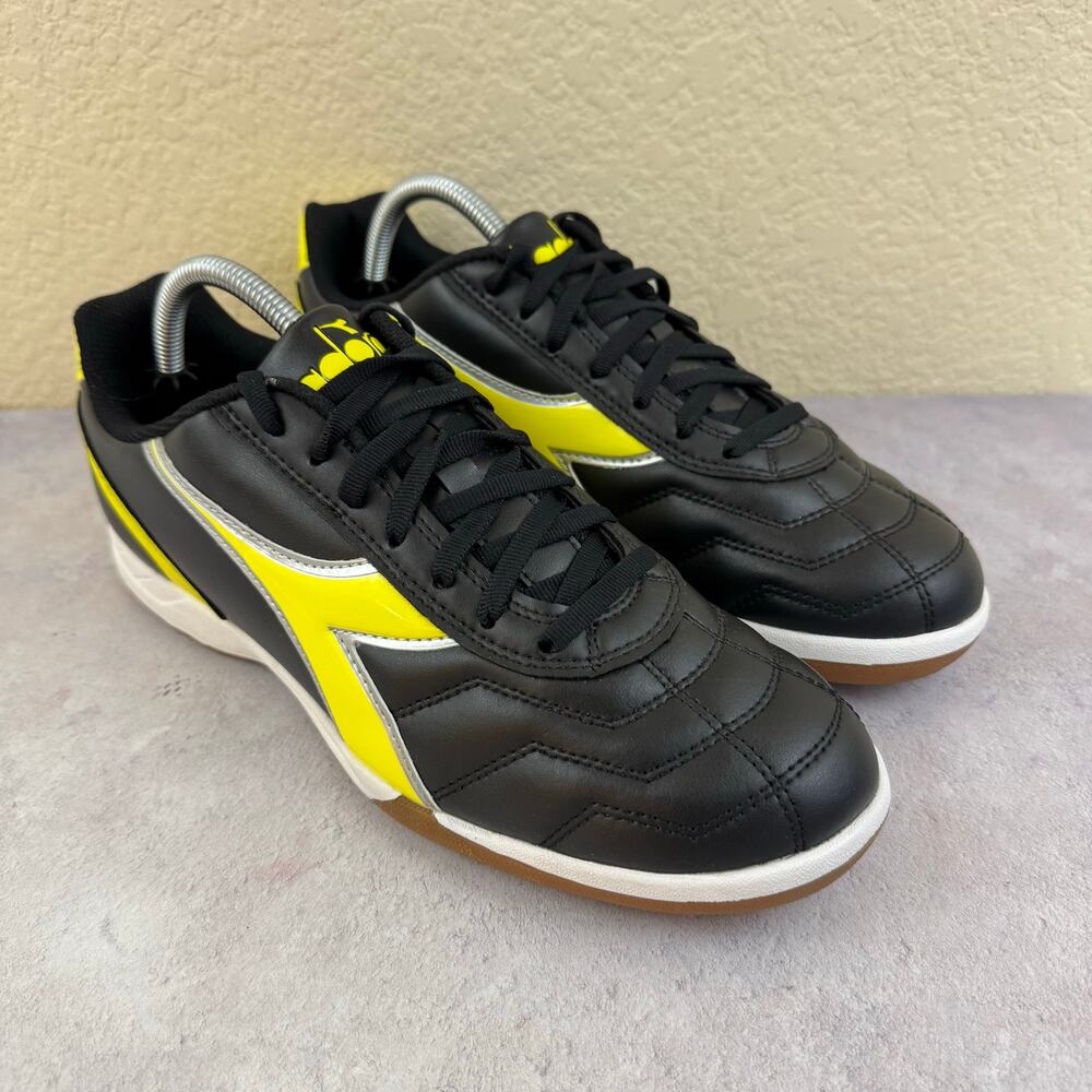 Diadora Capitano ID Indoor Soccer Shoes Black/Yellow Men’s Size 9.5 Low Top Lace
